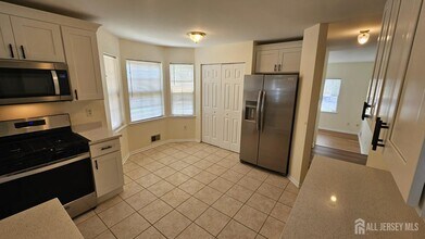 405 Cobblestone Ct in Monmouth Junction, NJ - Foto de edificio - Building Photo