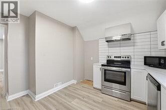 43 Richardson St in Brantford, ON - Building Photo - Building Photo