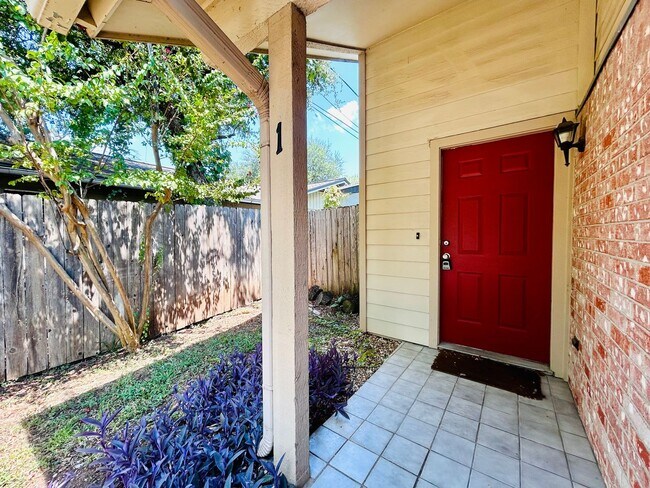 3801 Menchaca Rd in Austin, TX - Building Photo - Building Photo
