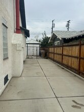 402 18th St in Bakersfield, CA - Foto de edificio - Building Photo