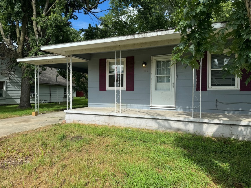 105 Dayton St in Bernie, MO - Building Photo