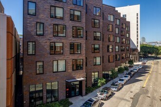 21-35-35 W 2nd St in Boston, MA - Building Photo - Building Photo