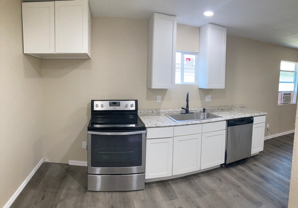 2520 N Hickory St in Sherman, TX - Building Photo