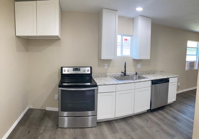 property at 2520 N Hickory St