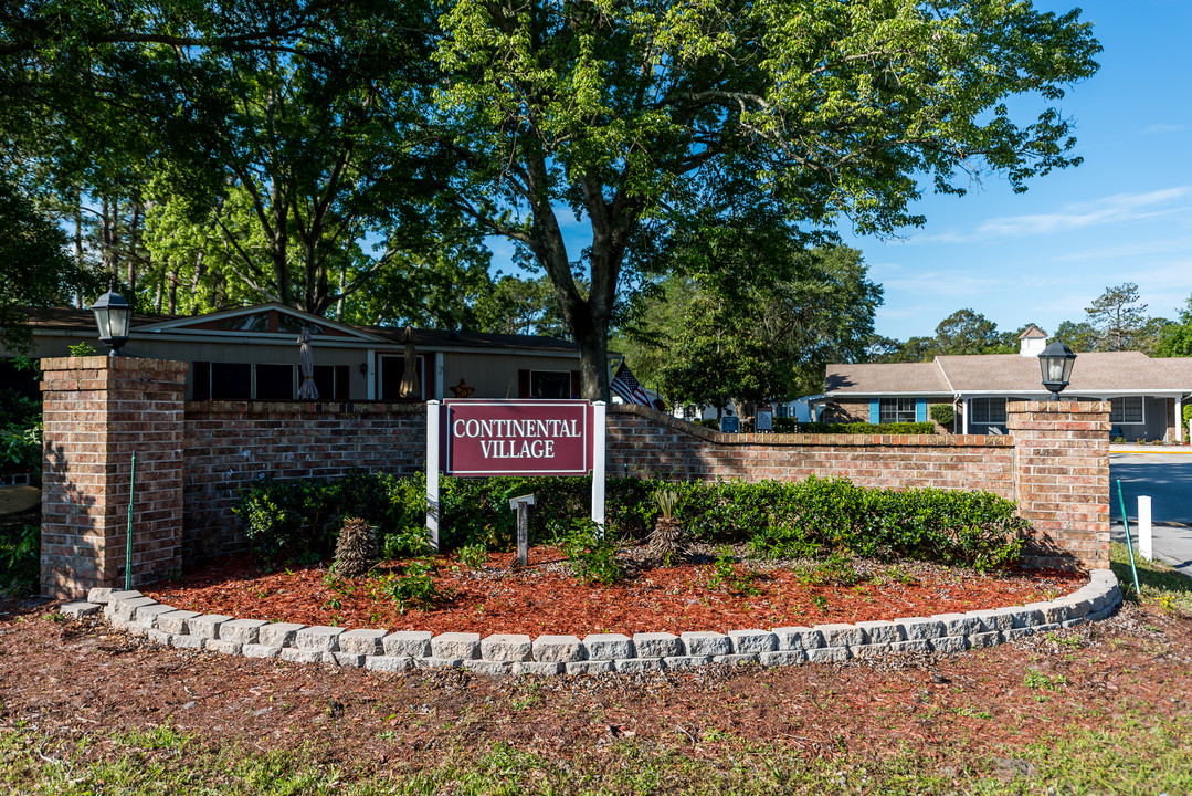 Continental Village in Jacksonville, FL - Foto de edificio