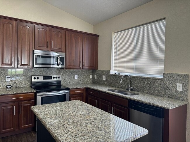 2211 Pine Oaks Tr in Kissimmee, FL - Building Photo - Building Photo