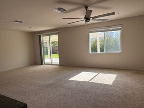 9097 Royal Gorge Loop in Roseville, CA - Building Photo - Building Photo