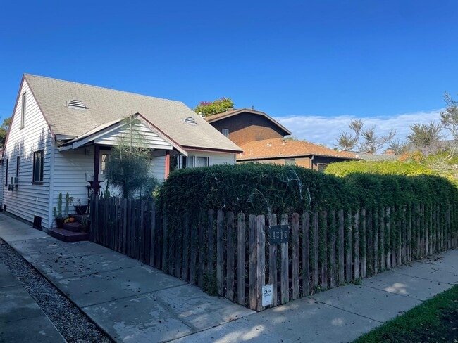 4215 Mildred Ave, Unit Front Detached House