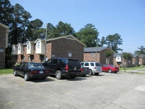 Pine Grove Apartments in Hattiesburg, MS - Building Photo - Building Photo