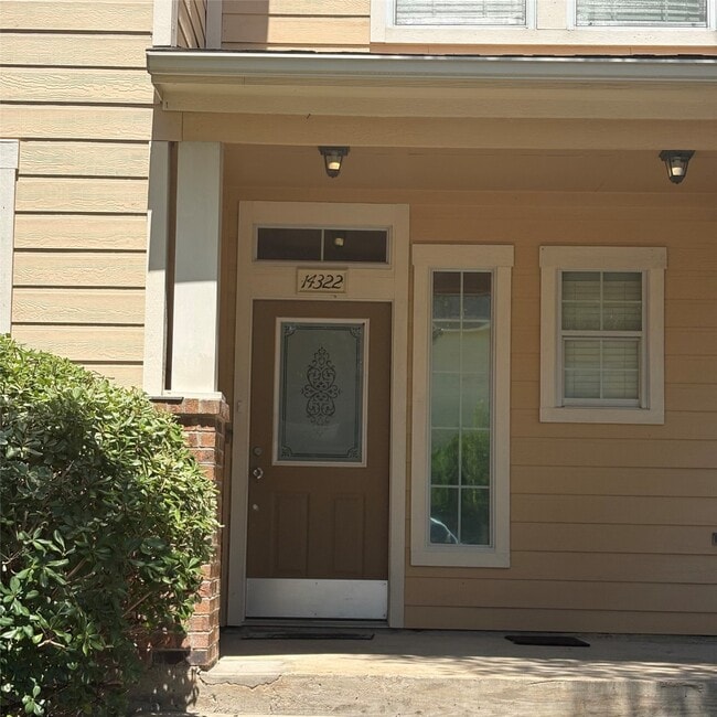 14322 Summer Garden Dr in Houston, TX - Foto de edificio - Building Photo