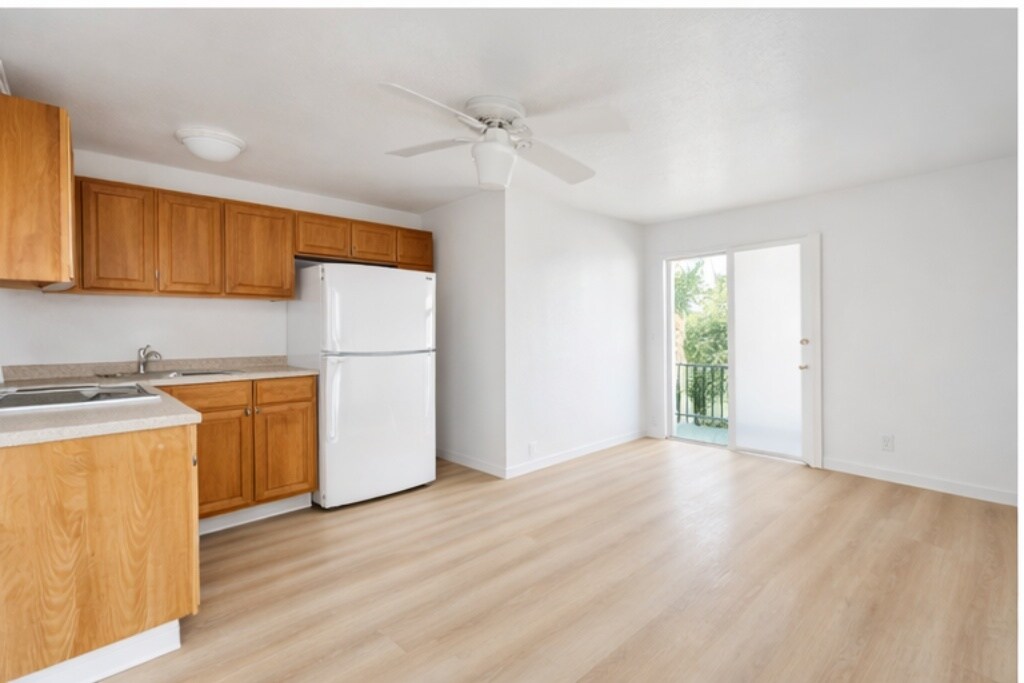 411 E Santa Fe Ave, Unit 411 in Pittsburg, CA - Building Photo