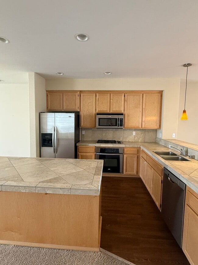 185 Johnson St in Windsor, CA - Building Photo - Building Photo