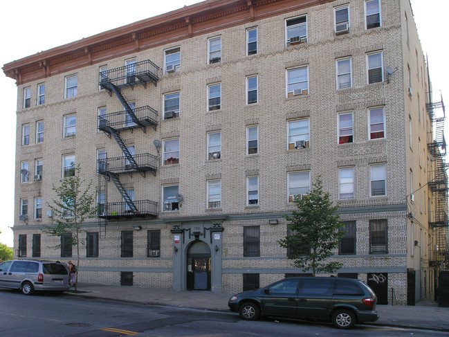 1702 Clay Ave in Bronx, NY - Building Photo - Building Photo