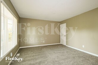 12543 Missouri Bottom Rd in Hazelwood, MO - Foto de edificio - Building Photo