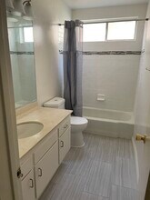 1440 Centinela Ave, Unit Apt 6 in Los Angeles, CA - Foto de edificio - Building Photo