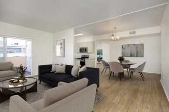 Vinton Court - H63 in Los Angeles, CA - Building Photo - Building Photo