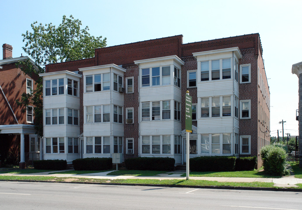 820 W Main St in Norristown, PA - Foto de edificio