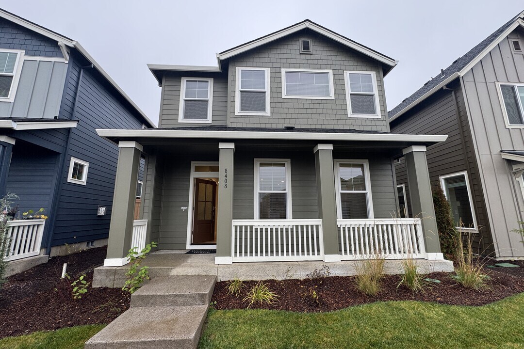 8408 SE Quincy St in Hillsboro, OR - Building Photo