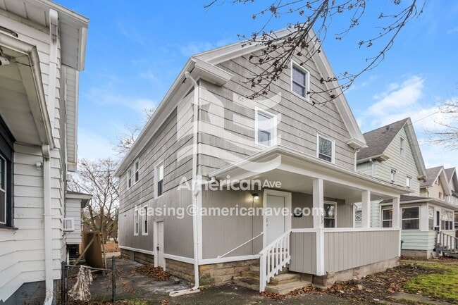 593 Emerson St in Rochester, NY - Foto de edificio - Building Photo