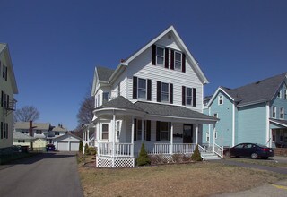 120 Broadway in Taunton, MA - Foto de edificio - Building Photo