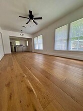 2727 Old Houston Rd in Huntsville, TX - Foto de edificio - Building Photo