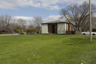 Westchester Townhouses in Springfield, IL - Building Photo - Building Photo