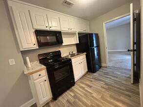 1242 Ernest Elder Rd in Winder, GA - Foto de edificio - Building Photo