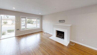 4940 Rockford Dr in San Diego, CA - Building Photo - Building Photo