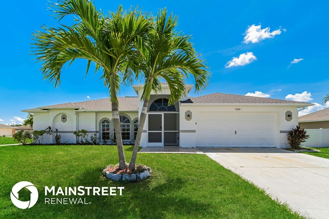 2929 SW 7th Pl in Cape Coral, FL - Building Photo