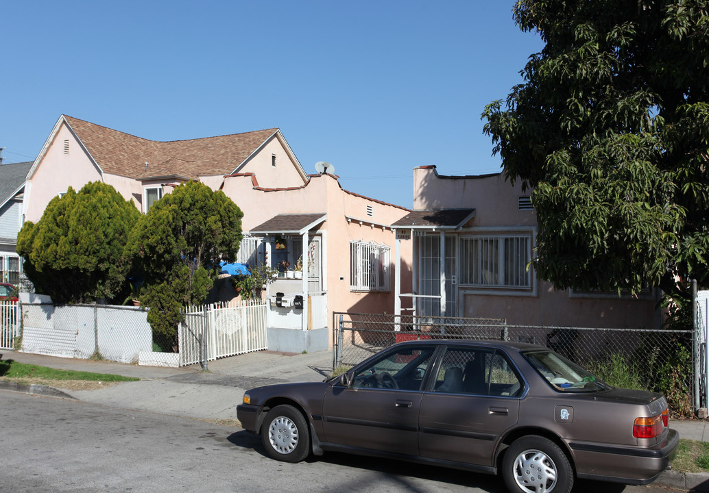 1323 E Adams Blvd in Los Angeles, CA - Building Photo