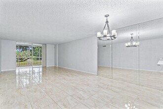 4734 Lucerne Lakes Blvd in Greenacres, FL - Building Photo - Building Photo