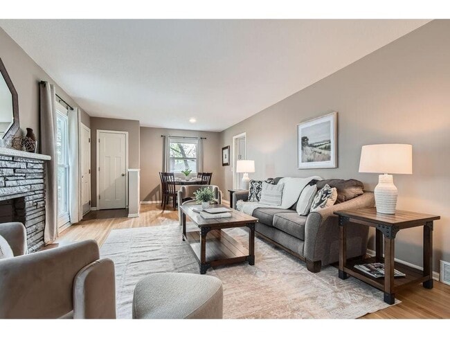 1316 Holdridge Terrace in Wayzata, MN - Building Photo - Building Photo