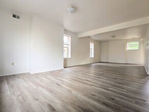 5552 Black St, Unit 2 in Pittsburgh, PA - Foto de edificio - Building Photo