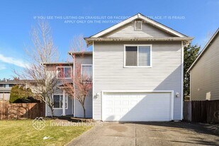 13205 122nd Ave E in Puyallup, WA - Building Photo