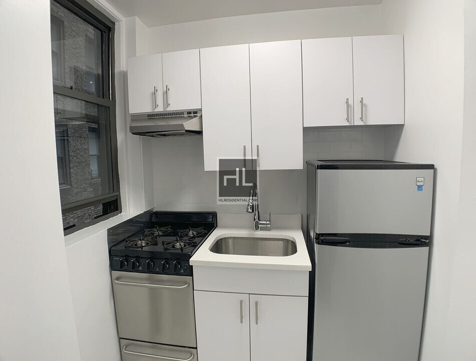 EAST 46 STREET in New York, NY - Building Photo