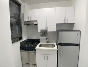 EAST 46 STREET in New York, NY - Building Photo - Building Photo