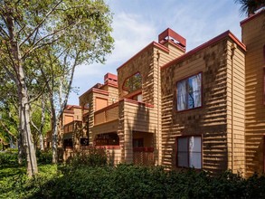 Indian Creek in Redwood City, CA - Foto de edificio - Building Photo