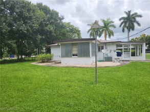 1652 Houston Dr in Ft. Myers, FL - Building Photo - Building Photo