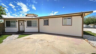 9610 Oleander Ave in California City, CA - Building Photo