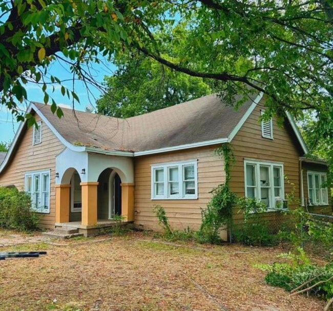 property at 1616 Campbell St