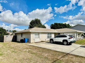 7433 Pebble Beach Rd in Ft. Myers, FL - Building Photo