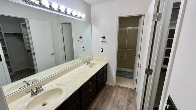 4827 N Homestead St in Bel Aire, KS - Building Photo - Building Photo