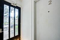 516 W Gray St photo'