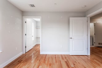 44 Park Street in Bloomfield, NJ - Foto de edificio - Interior Photo