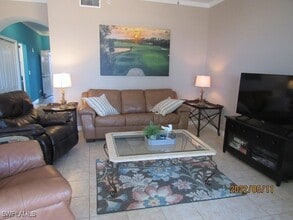 8076 Queen Palm Ln in Ft. Myers, FL - Building Photo - Building Photo