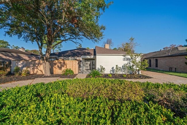 11422 Lakeside Pl Dr