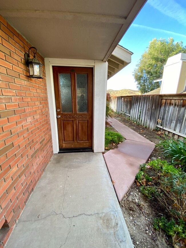 2454 Chiquita Ln in Thousand Oaks, CA - Building Photo - Building Photo