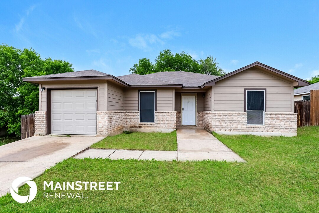 7319 Trance Ln in Converse, TX - Building Photo