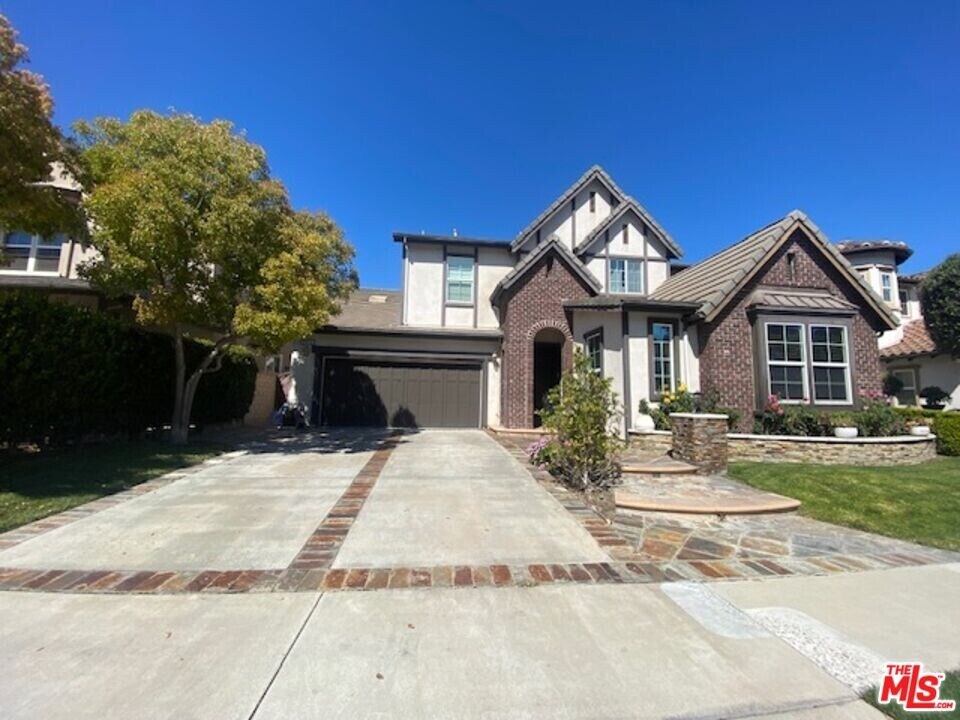 1931 W Meadowbrook Dr in Santa Ana, CA - Building Photo