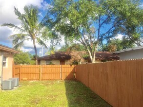 825 NW 9th St in Hallandale Beach, FL - Building Photo - Building Photo